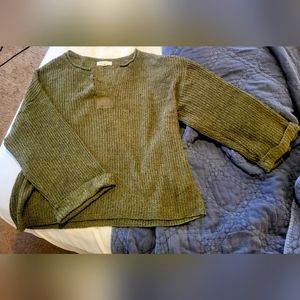 Blu Pepper Light weight army green sweater size large